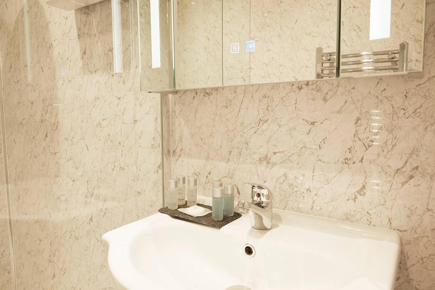 Sea View Serenity Breath Taking Sea View Sleeps 4 سكرابورو المظهر الخارجي الصورة